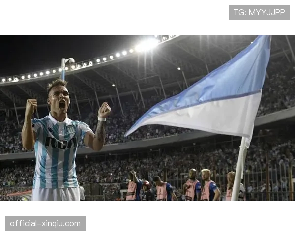 国米主场南看台巨型Tifo致敬退役在即的老将劳塔罗·马丁内斯